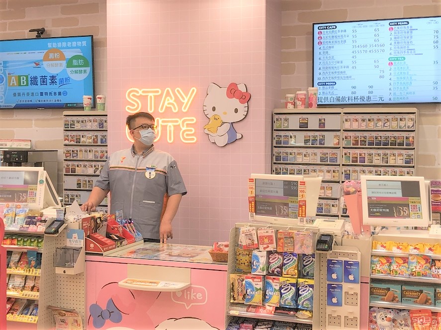 【台北 西門商圈】7-11 X三麗鷗聯名店 – 轉角遇見Hello Kitty @貝大小姐的多元心宇宙