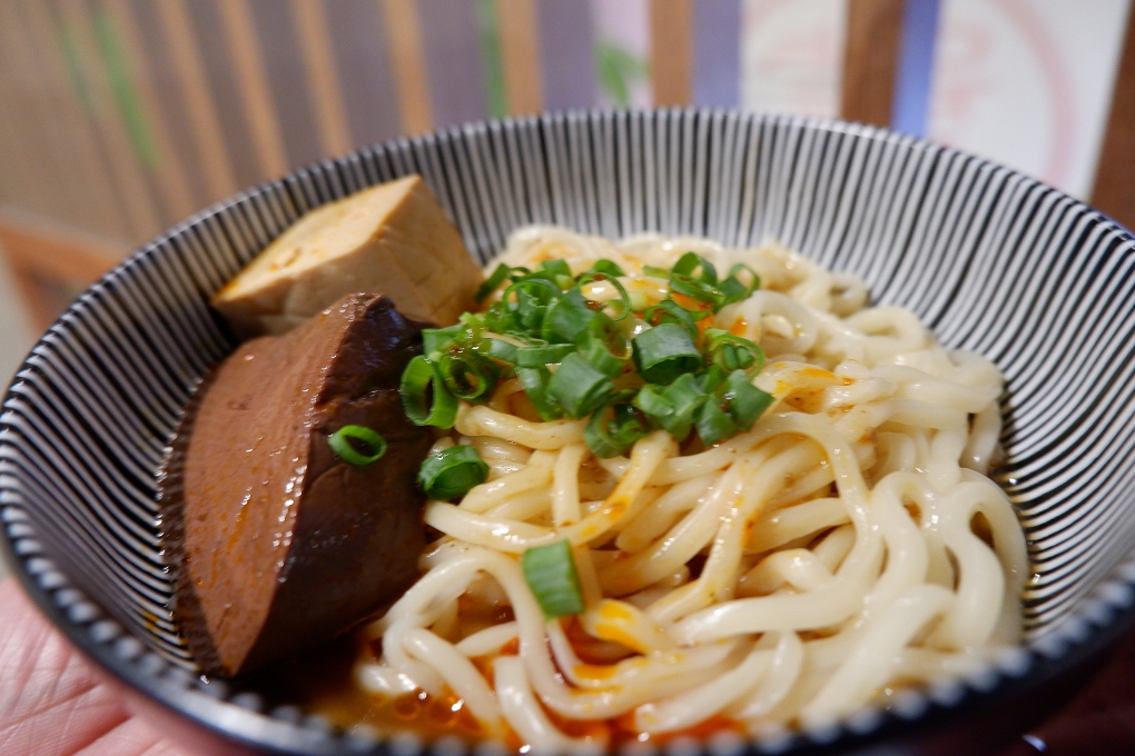 【台北 市府站】佬饕心 信義區麻辣麵推薦 / 信義區麵食推薦 @貝大小姐的多元心宇宙