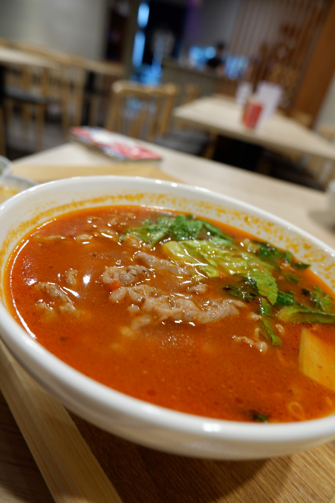 【台北 市府站】佬饕心 信義區麻辣麵推薦 / 信義區麵食推薦 @貝大小姐的多元心宇宙