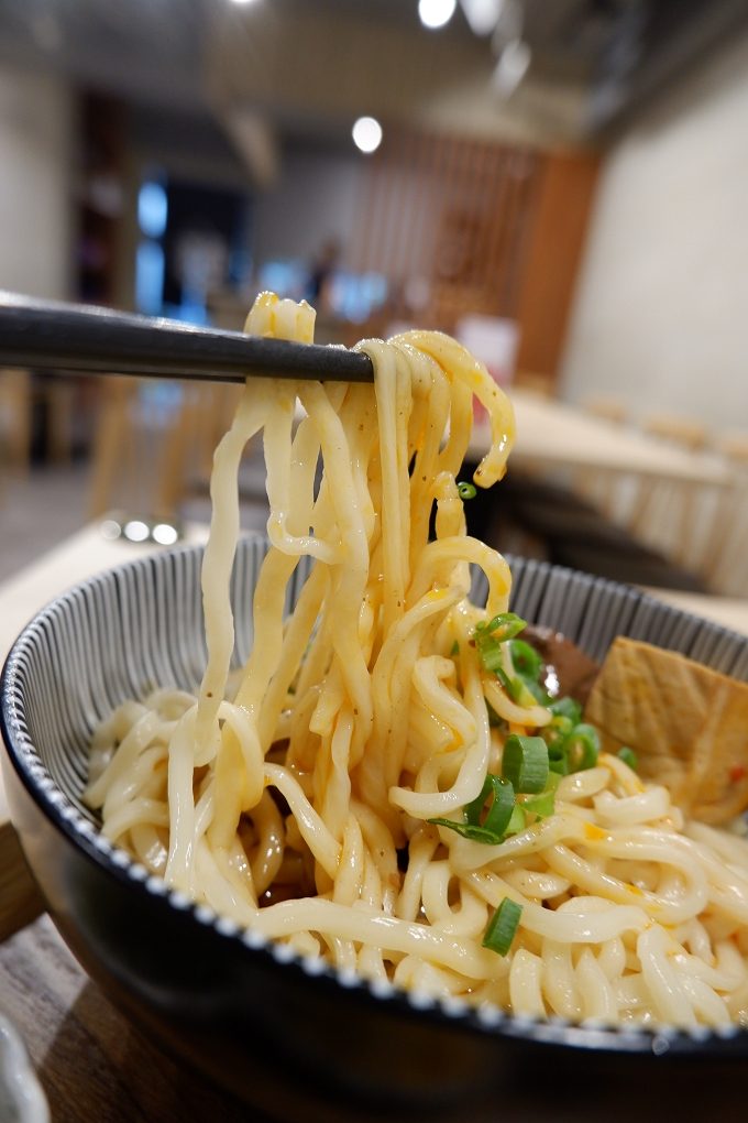 【台北 市府站】佬饕心 信義區麻辣麵推薦 / 信義區麵食推薦 @貝大小姐的多元心宇宙