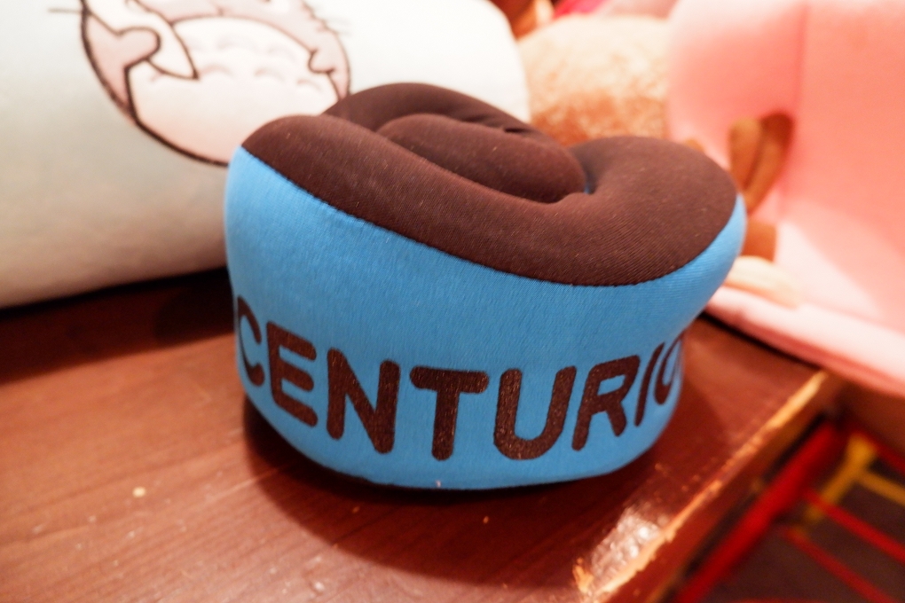 【旅行用品推薦】CENTURION百夫長捲捲記憶棉旅行枕 可拆洗可調式防滑繩 @貝大小姐的多元心宇宙
