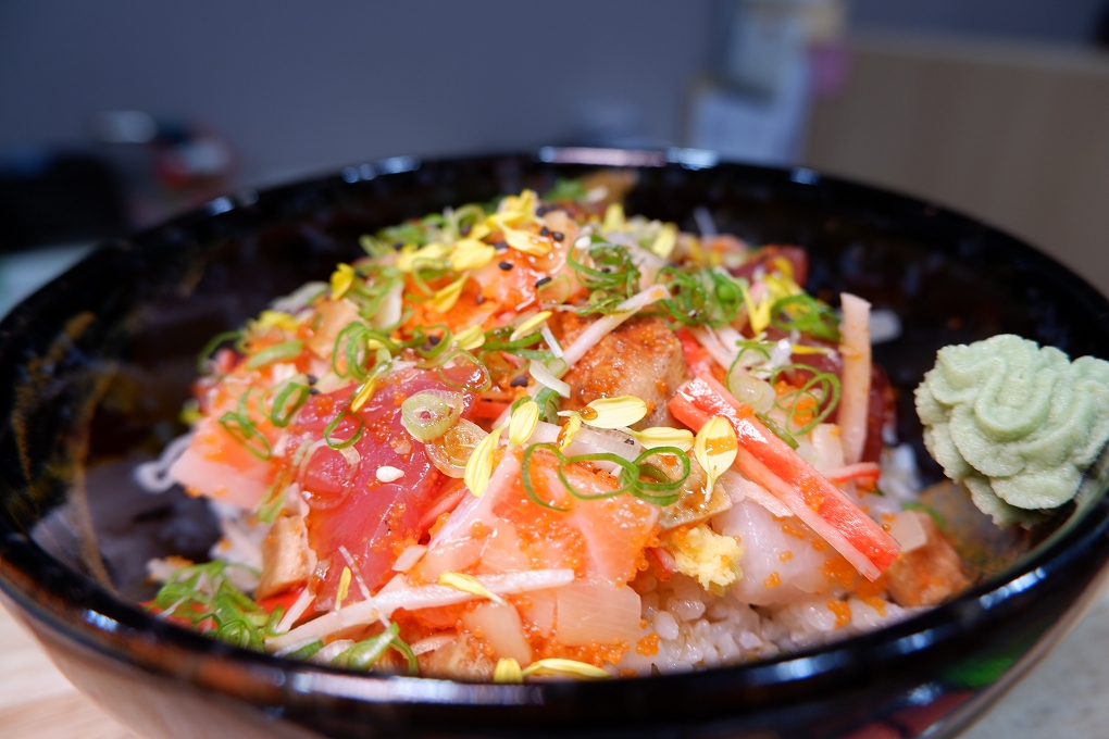 【新北 板橋區海鮮丼飯】丼畫家 日本料理 @貝大小姐的多元心宇宙