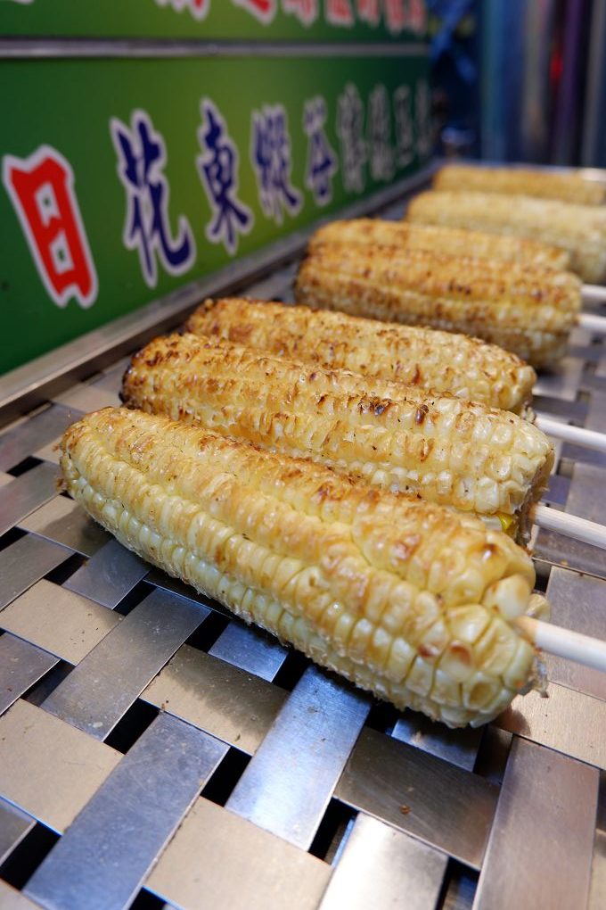【桃園 中壢觀光夜市】中壢夜市東麥局烤玉米 新明店 @貝大小姐的多元心宇宙