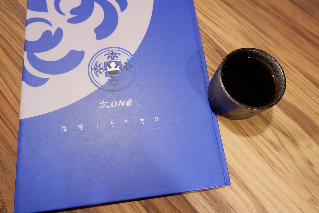 【台北牛肉麵】太ONE牛肉麵 X 少小白-台灣頂級豆奶專賣 成功國宅附近美食 @貝大小姐的多元心宇宙