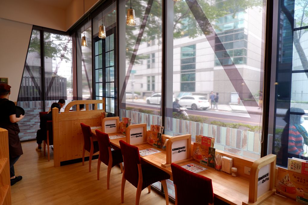 【台北 西湖站】客美多咖啡 Komeda‘s Coffee &#8211; 西湖店 @貝大小姐的多元心宇宙