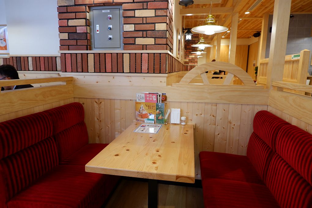 【台北 西湖站】客美多咖啡 Komeda‘s Coffee &#8211; 西湖店 @貝大小姐的多元心宇宙
