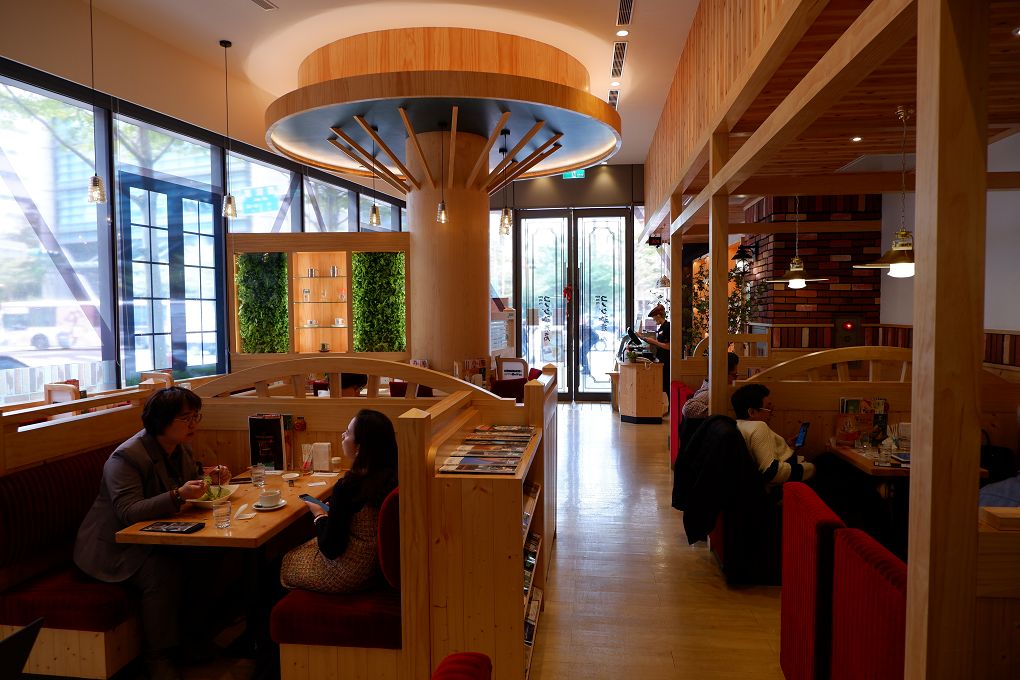 【台北 西湖站】客美多咖啡 Komeda‘s Coffee &#8211; 西湖店 @貝大小姐的多元心宇宙