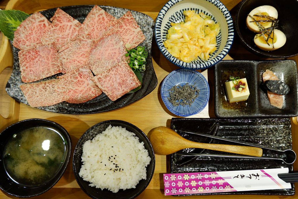【板橋燒肉】阿彤北和牛海鮮燒肉 板橋江子翠店 @貝大小姐的多元心宇宙