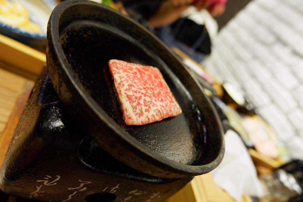 【板橋燒肉】阿彤北和牛海鮮燒肉 板橋江子翠店 @貝大小姐的多元心宇宙