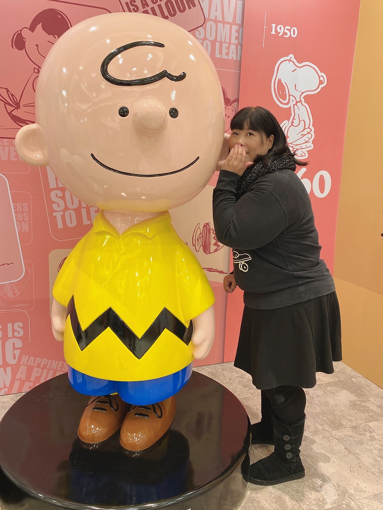 【PEANUTS™花生漫畫-70 週年巡迴展】70 週年展區限定！扭蛋機 X 姓名貼機 X 紀念軍牌機 @貝大小姐的多元心宇宙