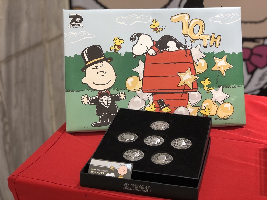 【PEANUTS™花生漫畫-70 週年巡迴展】70 週年展區限定！扭蛋機 X 姓名貼機 X 紀念軍牌機 @貝大小姐的多元心宇宙