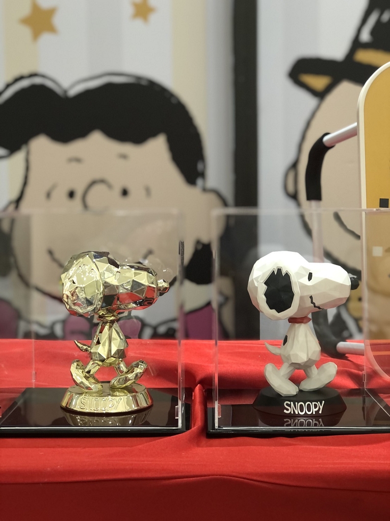 【PEANUTS™花生漫畫-70 週年巡迴展】70 週年展區限定！扭蛋機 X 姓名貼機 X 紀念軍牌機 @貝大小姐的多元心宇宙