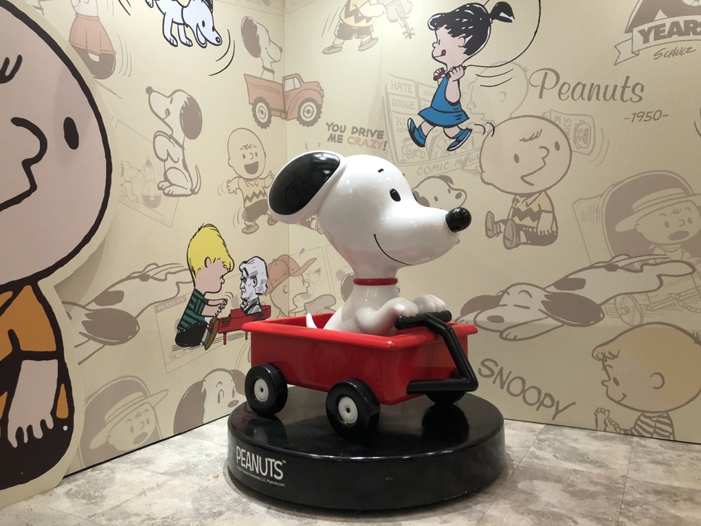 【PEANUTS™花生漫畫-70 週年巡迴展】70 週年展區限定！扭蛋機 X 姓名貼機 X 紀念軍牌機 @貝大小姐的多元心宇宙