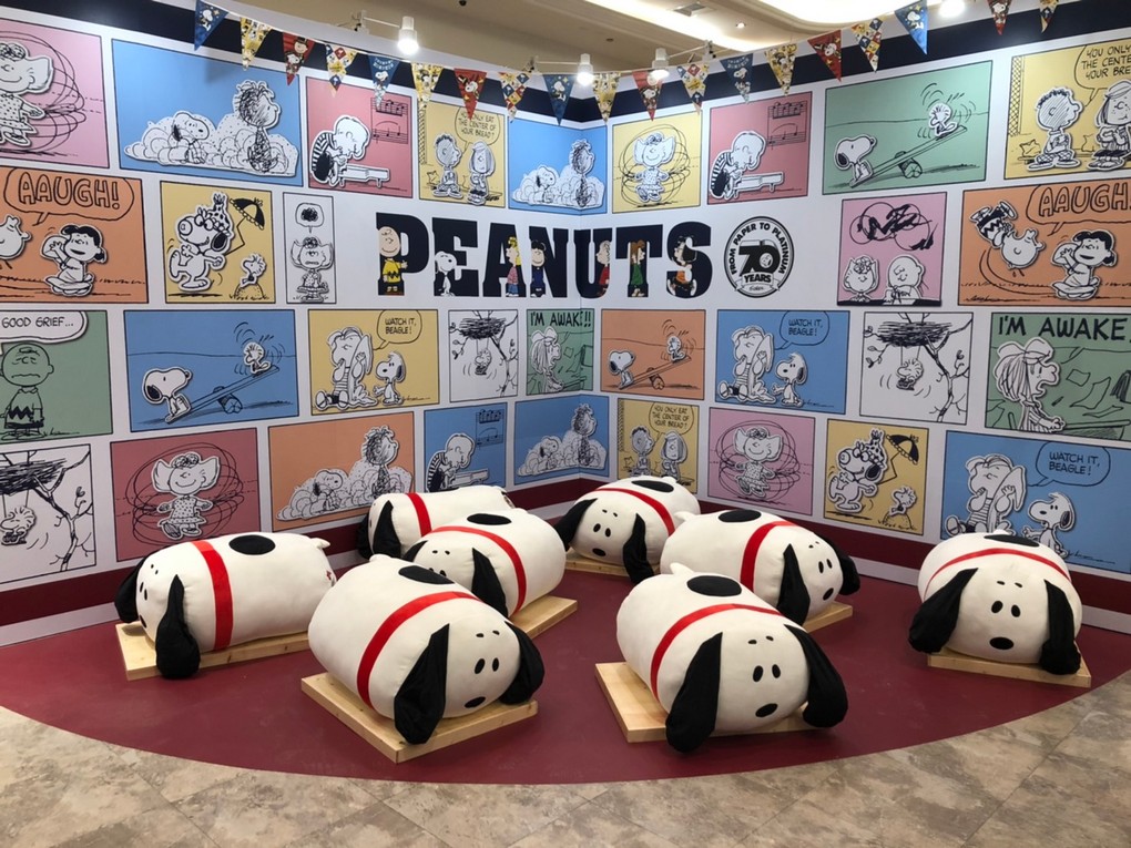 【PEANUTS™花生漫畫-70 週年巡迴展】70 週年展區限定！扭蛋機 X 姓名貼機 X 紀念軍牌機 @貝大小姐的多元心宇宙