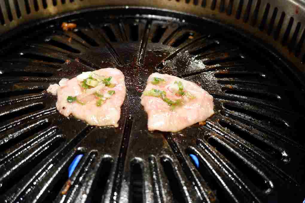 【東區燒肉】歐買尬日式無煙燒肉 大安區燒肉推薦、市民大道燒肉、223巷美食 @貝大小姐的多元心宇宙