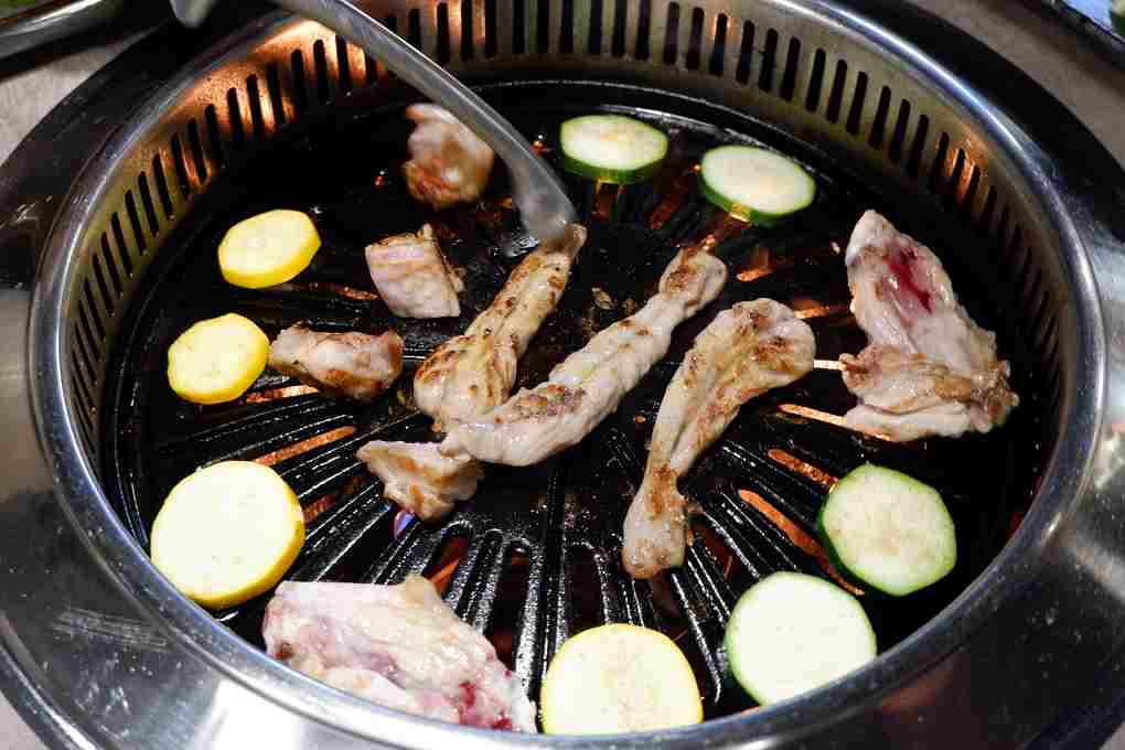 【東區燒肉】歐買尬日式無煙燒肉 大安區燒肉推薦、市民大道燒肉、223巷美食 @貝大小姐的多元心宇宙