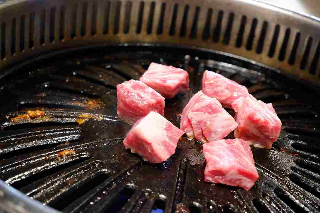 【東區燒肉】歐買尬日式無煙燒肉 大安區燒肉推薦、市民大道燒肉、223巷美食 @貝大小姐的多元心宇宙