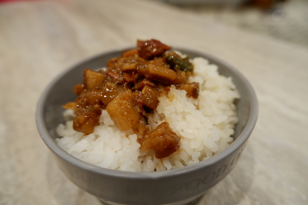 【信義區市政府滷肉飯，台菜】滷肉控  信義遠百A13美食 臺味獨享餐 @貝大小姐的多元心宇宙