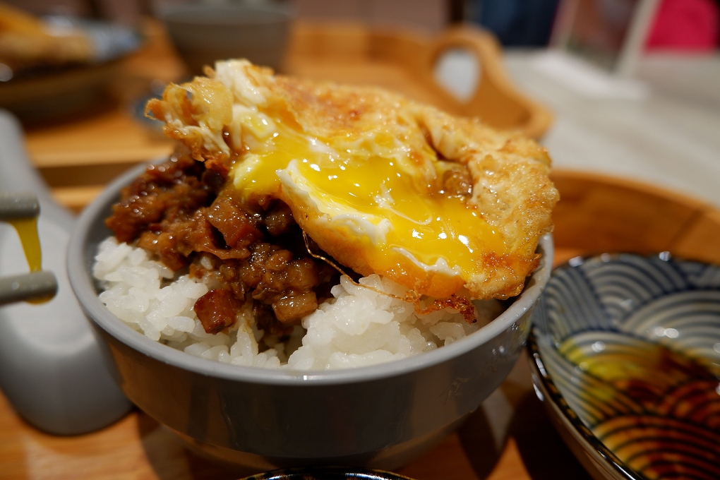 【信義區市政府滷肉飯，台菜】滷肉控  信義遠百A13美食 臺味獨享餐 @貝大小姐的多元心宇宙