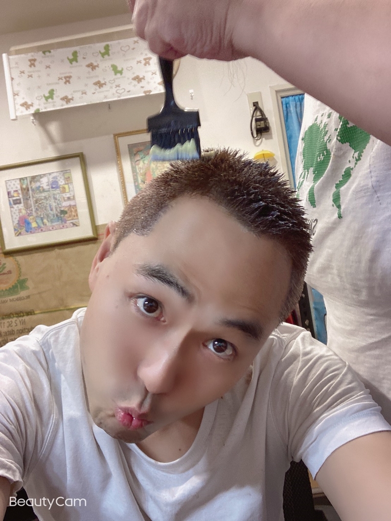 【疫起在家找事做】幫家人染頭髮 #好家在我在家 @貝大小姐的多元心宇宙