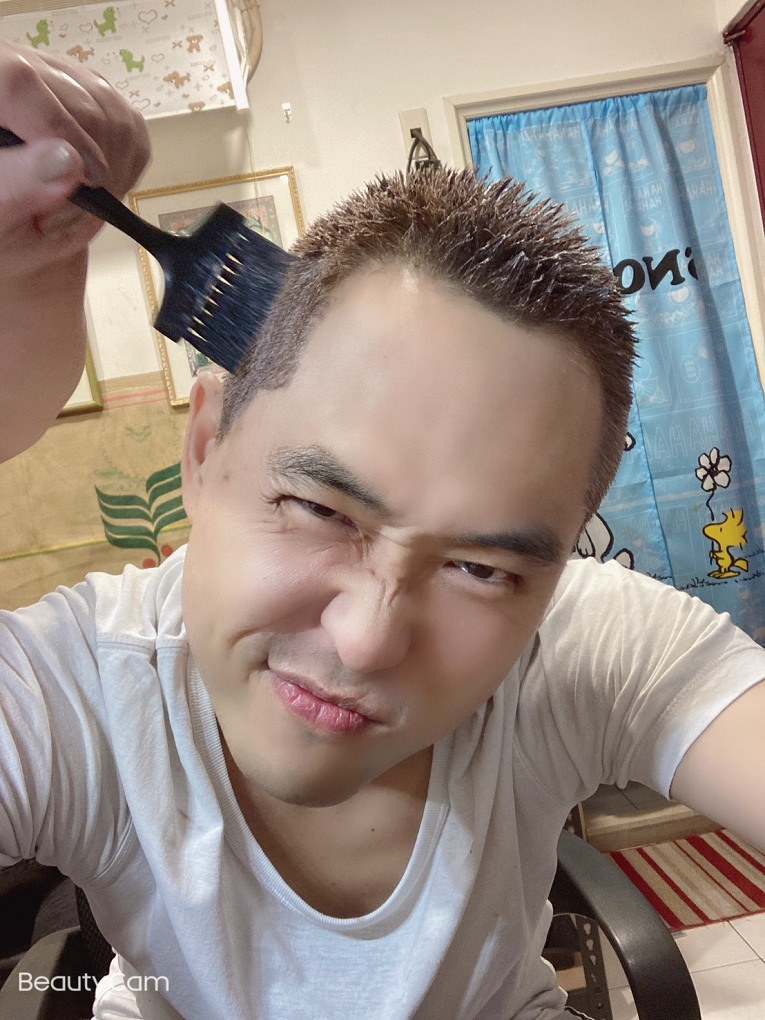 【疫起在家找事做】幫家人染頭髮 #好家在我在家 @貝大小姐的多元心宇宙
