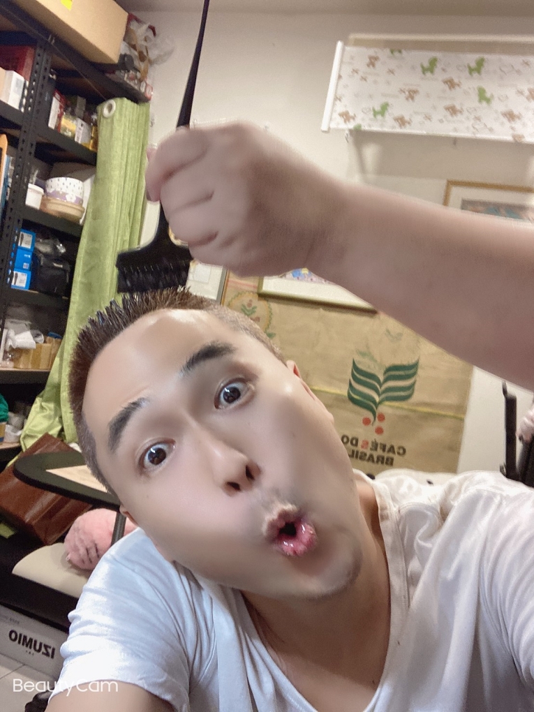【疫起在家找事做】幫家人染頭髮 #好家在我在家 @貝大小姐的多元心宇宙