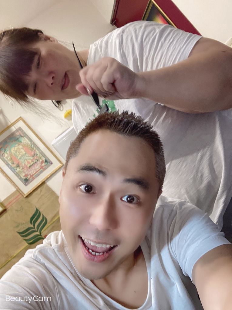 【疫起在家找事做】幫家人染頭髮 #好家在我在家 @貝大小姐的多元心宇宙