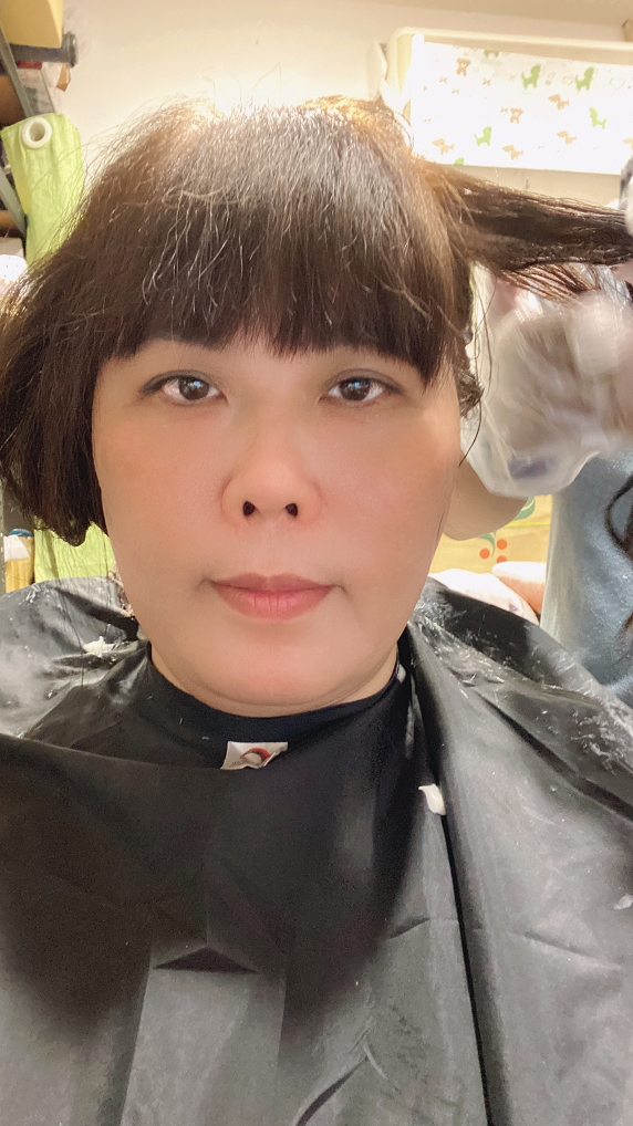 【疫起在家找事做】幫家人染頭髮 #好家在我在家 @貝大小姐的多元心宇宙