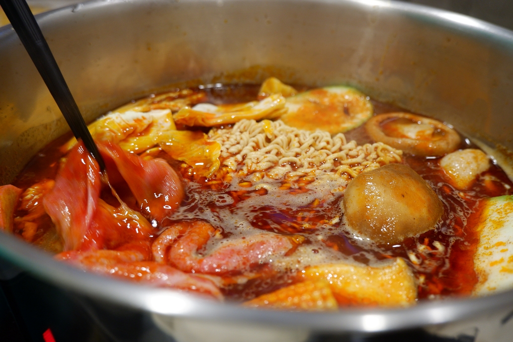 【疫起在家找事做】現煮食火鍋外帶 板橋外帶優惠 雙人海陸套餐CP值 @貝大小姐的多元心宇宙