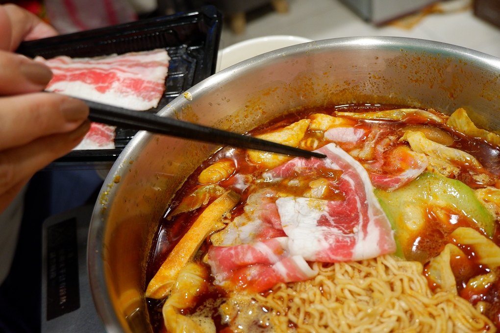 【疫起在家找事做】現煮食火鍋外帶 板橋外帶優惠 雙人海陸套餐CP值 @貝大小姐的多元心宇宙