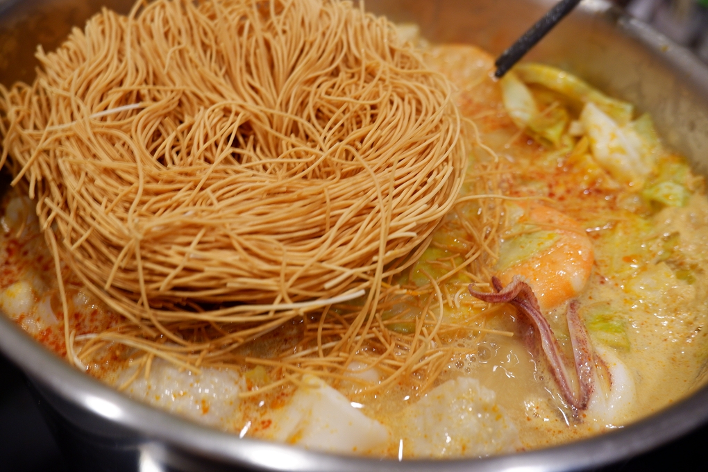 【人氣團購湯底】胡叻南洋叻沙湯底 宅在家也可以吃到異國風味料理 人氣推薦叻沙湯底 @貝大小姐的多元心宇宙