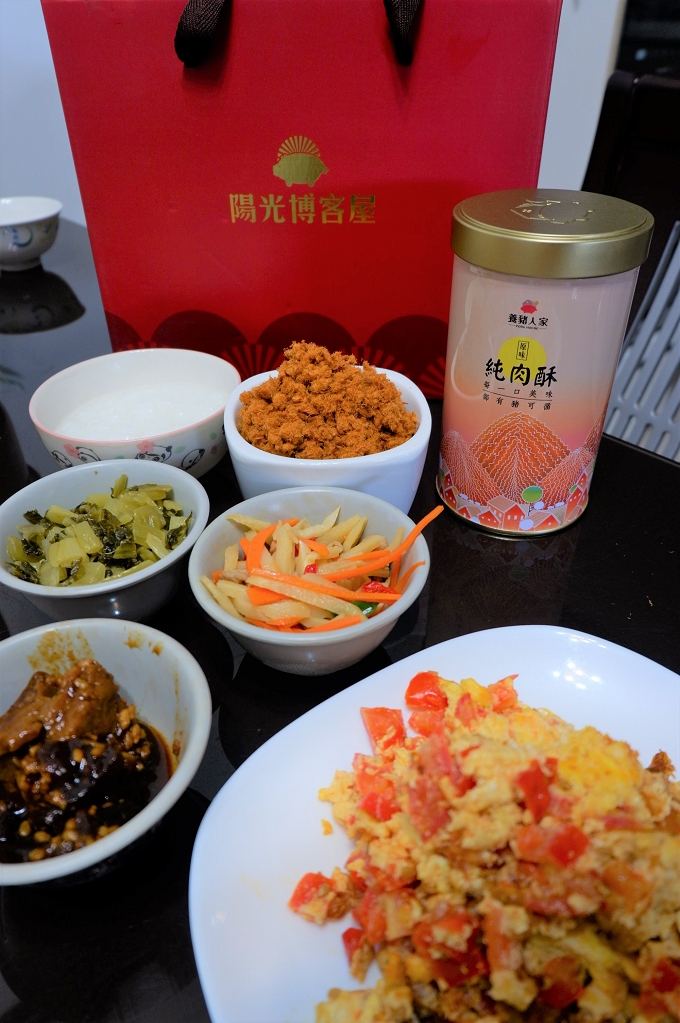 【台中網購美食】養豬人家：履歷原味豬肉酥 X 蜜汁豬肉乾 @貝大小姐的多元心宇宙