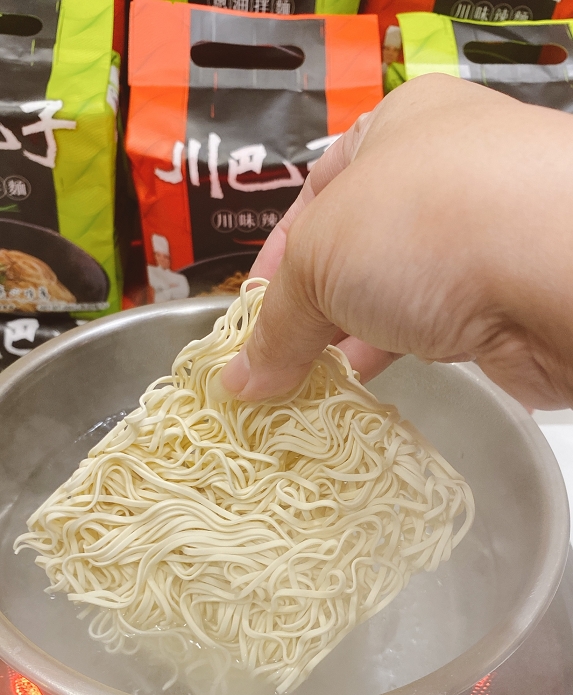 【網購乾拌麵推薦】川巴子乾拌麵 川味辣麵 X 蔥油拌麵 @貝大小姐的多元心宇宙