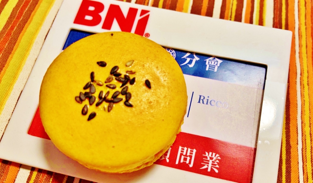 【網購甜點】亞森洋菓子 鹹蛋黃馬卡龍 @貝大小姐的多元心宇宙