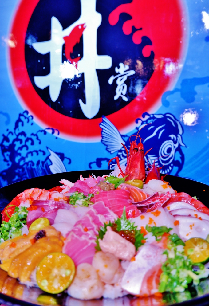 【台北 南京松江丼飯推薦】丼賞和食 台北高CP值刺身丼 比臉大碗的生魚片丼飯 黑鮪魚跟海膽 有外送 @貝大小姐的多元心宇宙