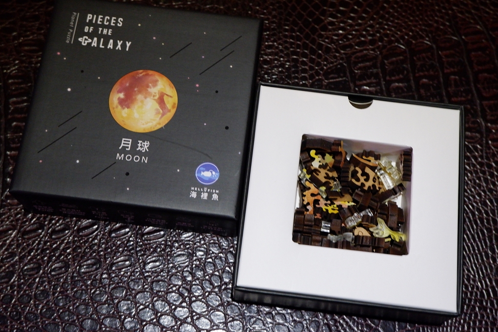 【海裡魚木質拼圖】月球 Moon 木質拼圖  讓圓形拼圖拼出內在世界與外在世界！ @貝大小姐的多元心宇宙