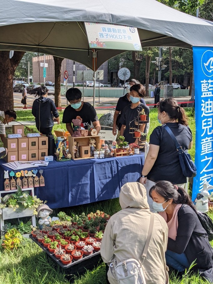 【公益活動】台中愛心公益市集現場直擊 台中南門扶輪社 x 藍迪兒童之家 @貝大小姐的多元心宇宙