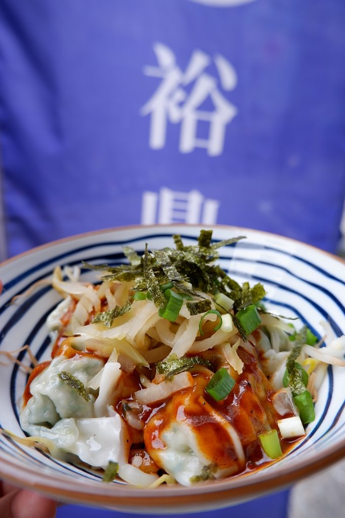 【三重蔥油餅】裕鼎舖-烤蔥油餅、大餛飩、水餃 讓傳統與創新的美味並存！ @貝大小姐的多元心宇宙