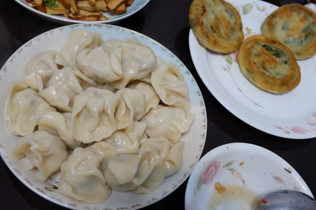 【三重蔥油餅】裕鼎舖-烤蔥油餅、大餛飩、水餃 讓傳統與創新的美味並存！ @貝大小姐的多元心宇宙