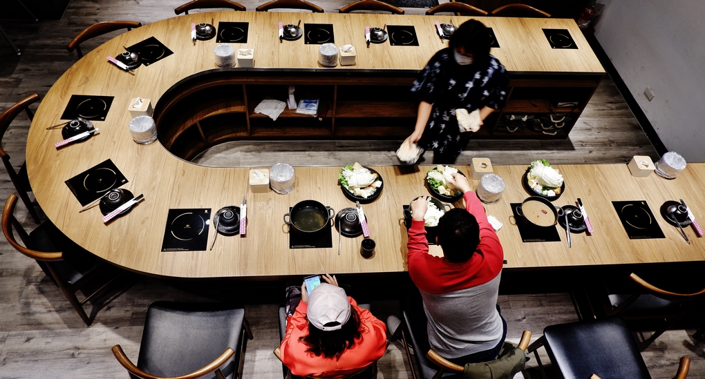 【淡水竹圍站火鍋】鰭川四季鍋物 竹圍店 肉盤買一送一無肉不歡者千萬不要錯過囉！ @貝大小姐的多元心宇宙
