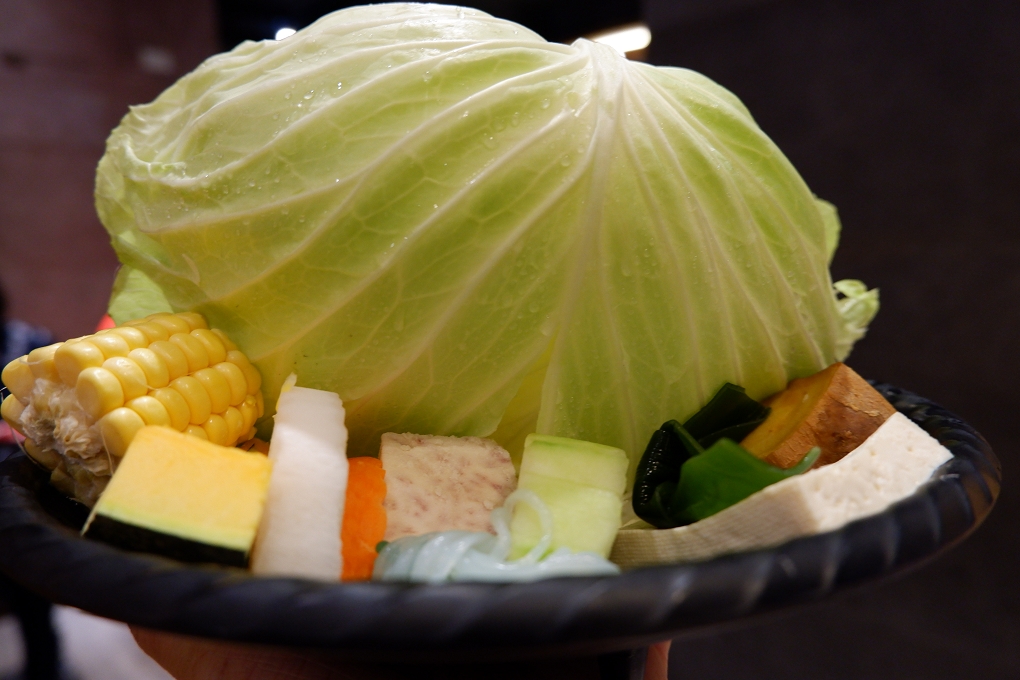 【淡水竹圍站火鍋】鰭川四季鍋物 竹圍店 肉盤買一送一無肉不歡者千萬不要錯過囉！ @貝大小姐的多元心宇宙