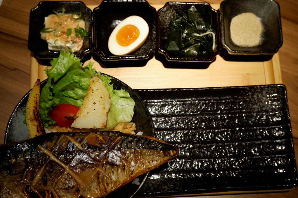 【台北 小巨蛋美食】大河屋-微風南京店 超有日本FU的燒肉丼、串燒 @貝大小姐的多元心宇宙