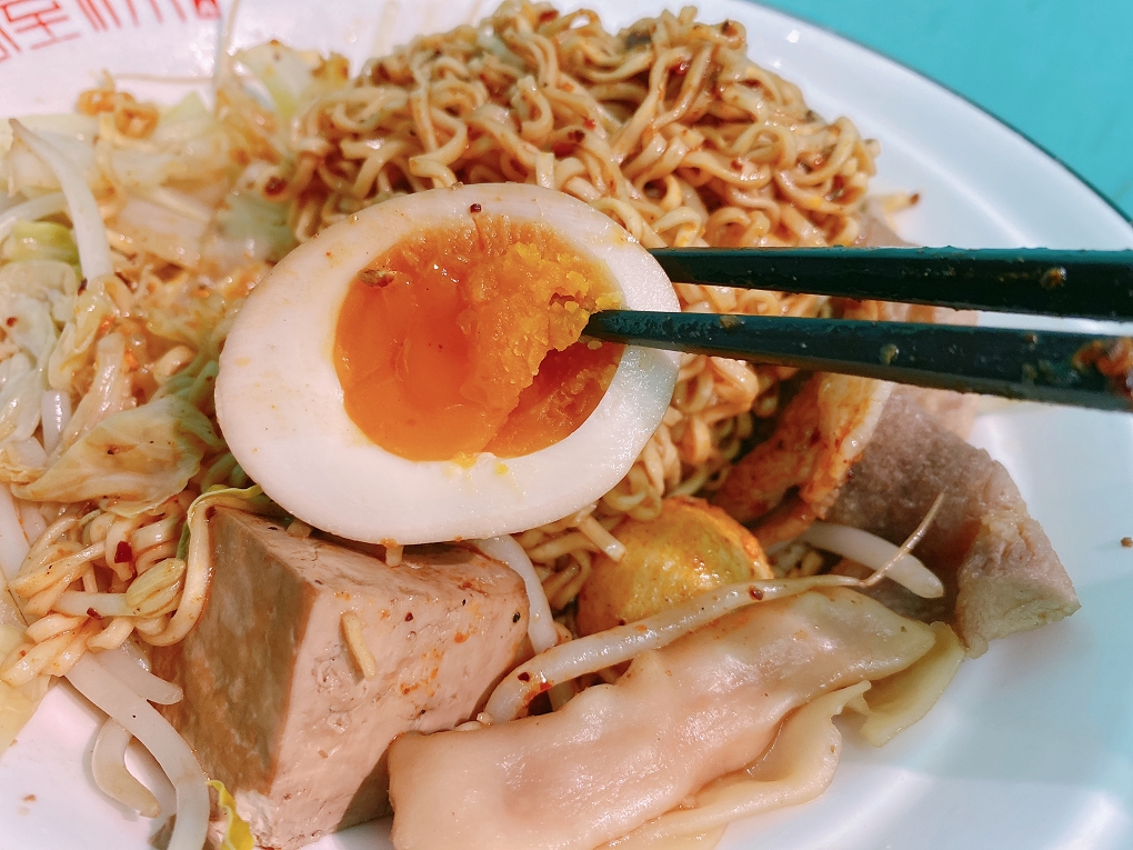 【新莊必吃滷味】新貳拾壹食堂-新莊逼逼堂 新莊加熱滷味／鴨血／臭豆腐／拌炒泡麵 專門店 @貝大小姐的多元心宇宙