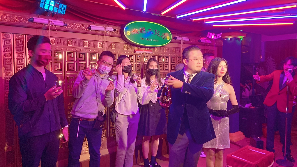 【台灣復古沉浸式劇場】驚喜製造2022新作《微醺大飯店：1980s》讓微醺的感覺帶著你回到那一年&#8230; @貝大小姐的多元心宇宙