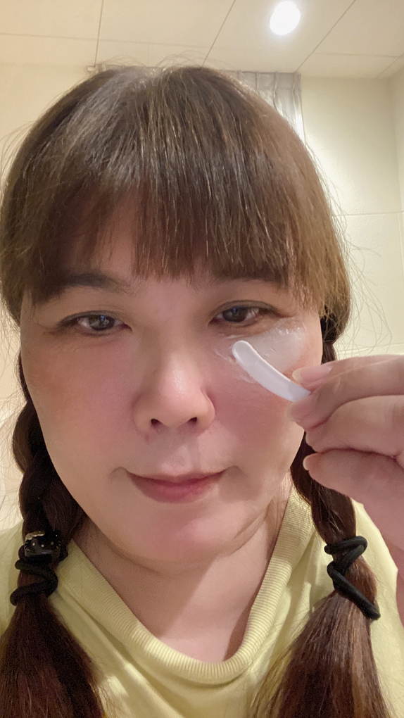 【好物推薦】青春撫紋儀 (金湯匙)  高頻震動／溫熱活化／緊緻美顏／撫平痕跡 @貝大小姐的多元心宇宙