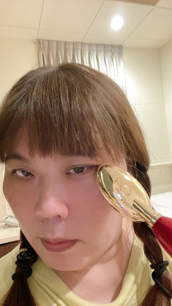 【好物推薦】青春撫紋儀 (金湯匙)  高頻震動／溫熱活化／緊緻美顏／撫平痕跡 @貝大小姐的多元心宇宙