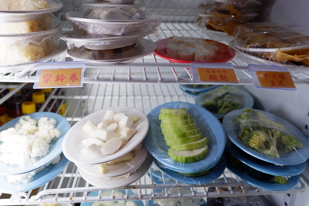 【台中必吃火鍋】食藝石頭火鍋民權店 美味的湯頭讓你總是隔不了太久又會開始想念! @貝大小姐的多元心宇宙