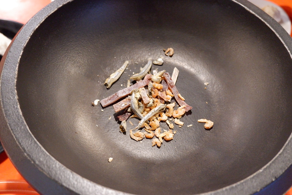 【台中必吃火鍋】食藝石頭火鍋民權店 美味的湯頭讓你總是隔不了太久又會開始想念! @貝大小姐的多元心宇宙