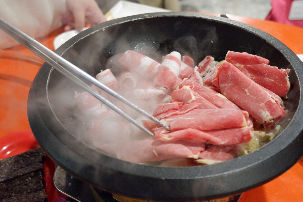 【台中必吃火鍋】食藝石頭火鍋民權店 美味的湯頭讓你總是隔不了太久又會開始想念! @貝大小姐的多元心宇宙