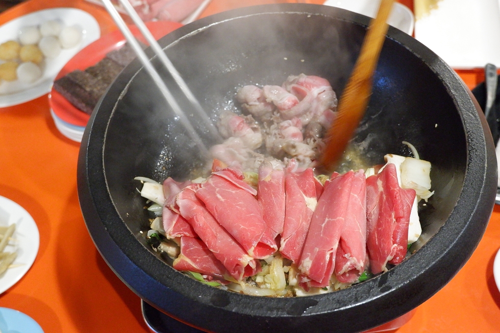 【台中必吃火鍋】食藝石頭火鍋民權店 美味的湯頭讓你總是隔不了太久又會開始想念! @貝大小姐的多元心宇宙